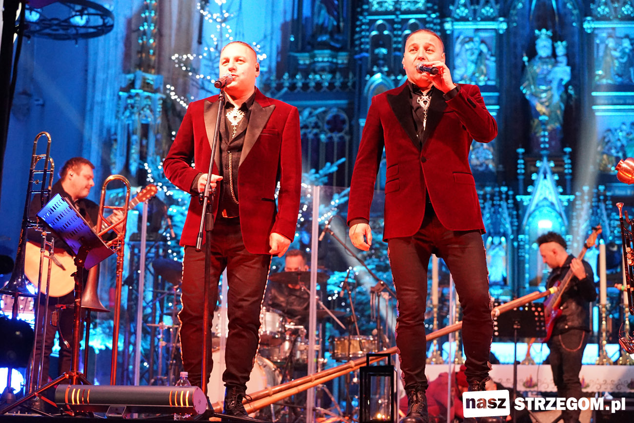 Kostrzanie i Golec uOrkiestra wprowadzili strzegomian w magię świąt [FOTO] 